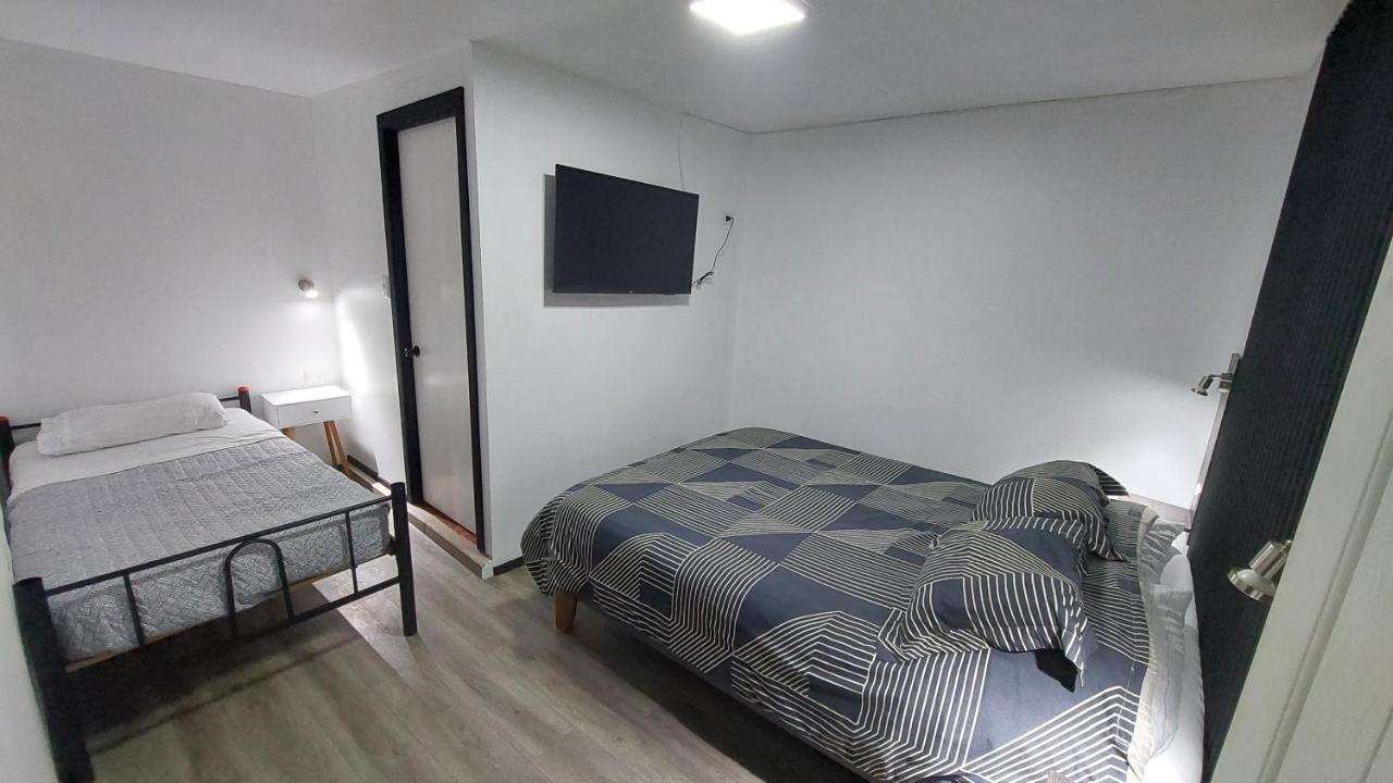 Casa de hóspedes Pieza Independiente 2 Camas Con Estacionamiento *