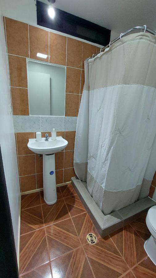 Pieza Independiente 2 Camas Con Estacionamiento Los Ángeles