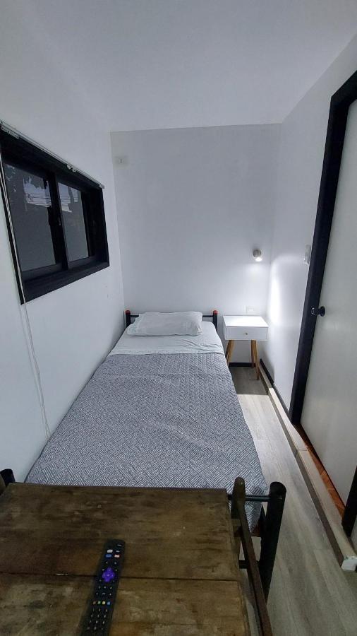 Casa de hóspedes Pieza Independiente 2 Camas Con Estacionamiento Los Ángeles